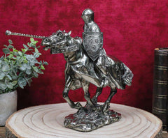 Estatua de caballero en armadura medieval en justas a caballo Torneo medieval-1