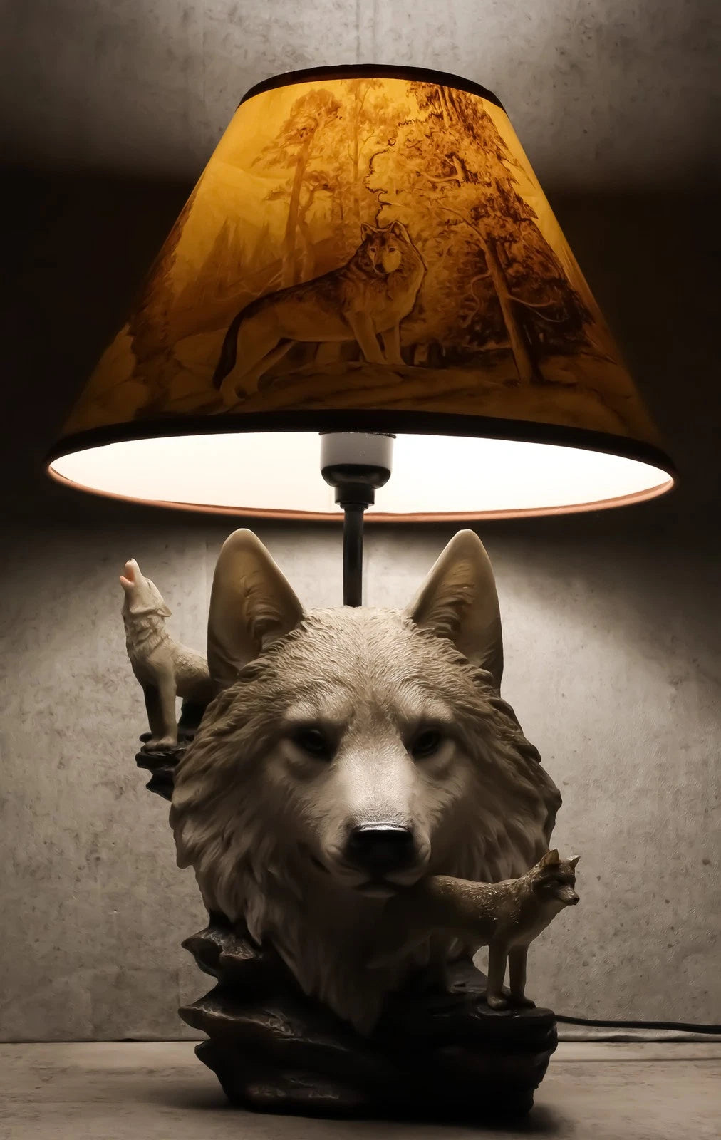 Gray Wolf Table Lamp Decor Wildlife Full Moon Howling Timber Wolf Pack-5