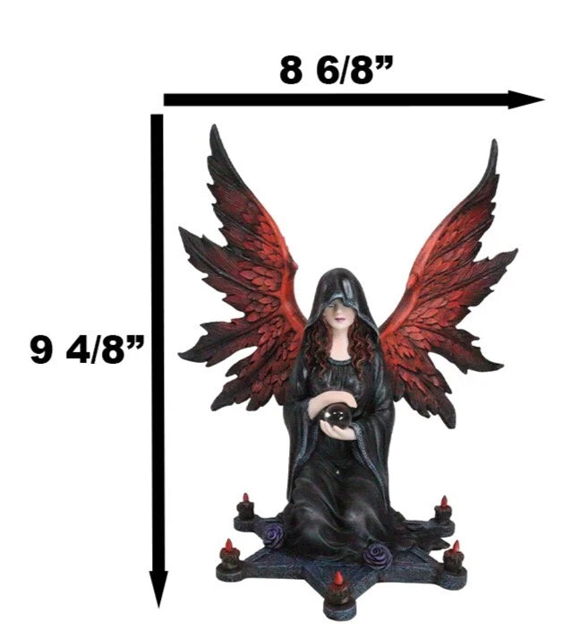 Figura de ángel oscuro con capa y capucha sobre pentagrama, ritual en el suelo, sosteniendo una bola de cristal-7