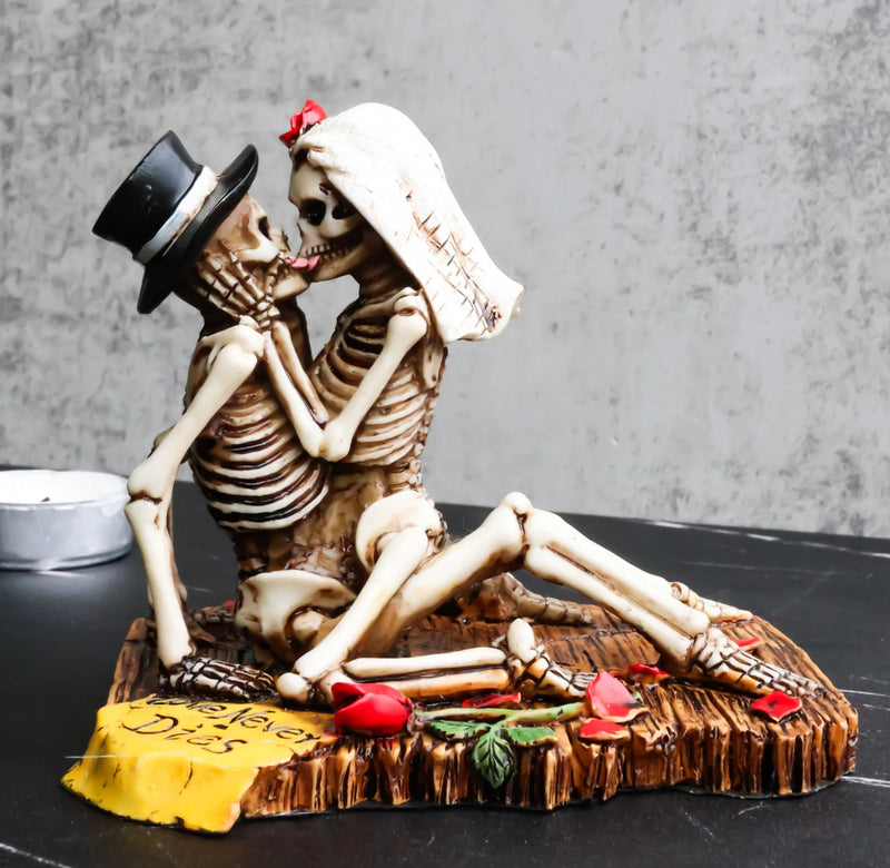 Love Never Dies Castaway Wedding Skeleton Couple Kissing Statue 3.75"H-1