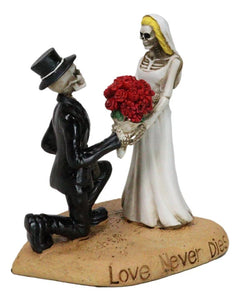 Figura decorativa para tarta de boda con esqueletos de novios y rosas "El amor nunca muere"-4