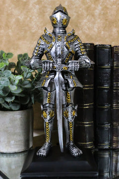Medieval Swordsman Knight Figurine Suit of Armor Northern Star Coat Of Arms-1