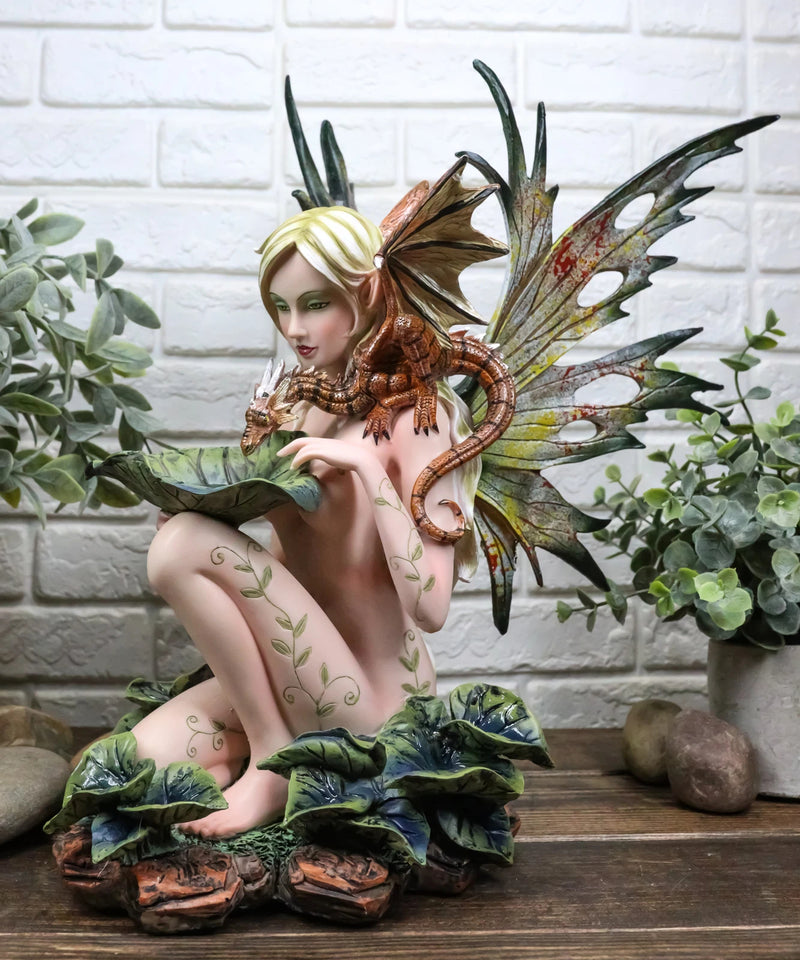 Estatua de hada tribal del bosque desnuda de 33 cm de alto alimentando a un dragón.-1