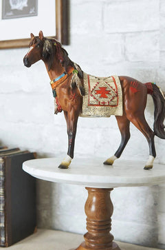 Estatua artesanal de caballo espiritual con sillín tapizado pintado, 24 cm de largo-2
