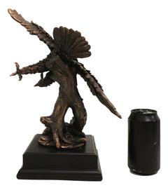 Figura de resina galvanizada de bronce de un águila calva americana volando con las alas abiertas-9