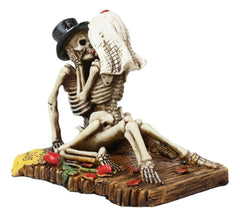 Love Never Dies Castaway Wedding Skeleton Couple Kissing Statue 3.75"H-6