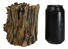 Figura decorativa de oso negro del bosque rústico del oeste escondido en el tronco de un árbol-2