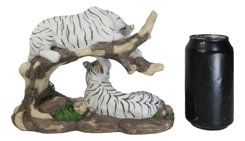 Figura de árbol curvado de pareja de tigres blancos de Bengala siberianos que retozan en la jungla-5