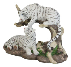 Figura de árbol curvado de pareja de tigres blancos de Bengala siberianos que retozan en la jungla-4