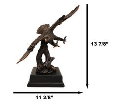 Figura de resina galvanizada de bronce de un águila calva americana volando con las alas abiertas-6