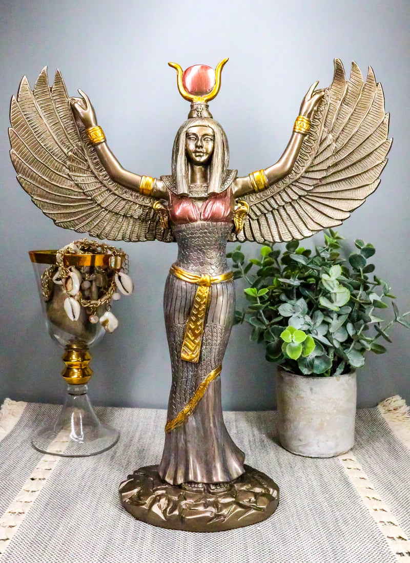 Escultura de Isis con alas abiertas, diosa de la magia y la naturaleza, temática egipcia-4