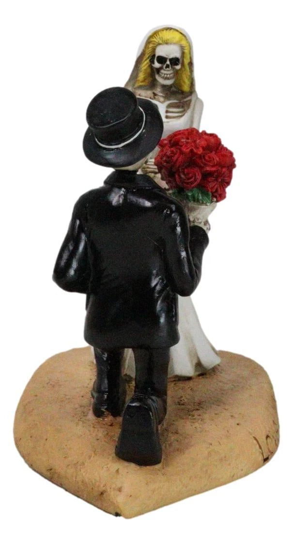 Figura decorativa para tarta de boda con esqueletos de novios y rosas "El amor nunca muere"-2