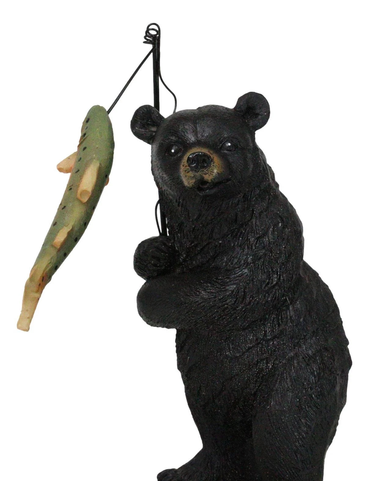 Figura caprichosa de oso negro del bosque rústico capturando lubina negra-3