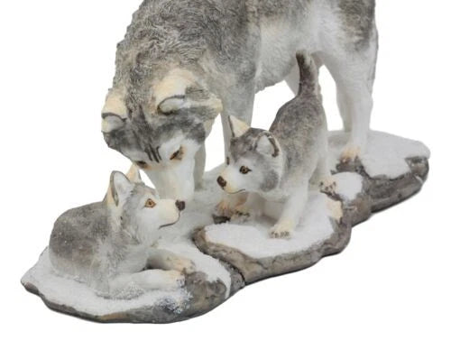 Estatua familiar de una loba de nieve invernal con sus crías, 24 cm de largo, de Habitantes del Crepúsculo-6