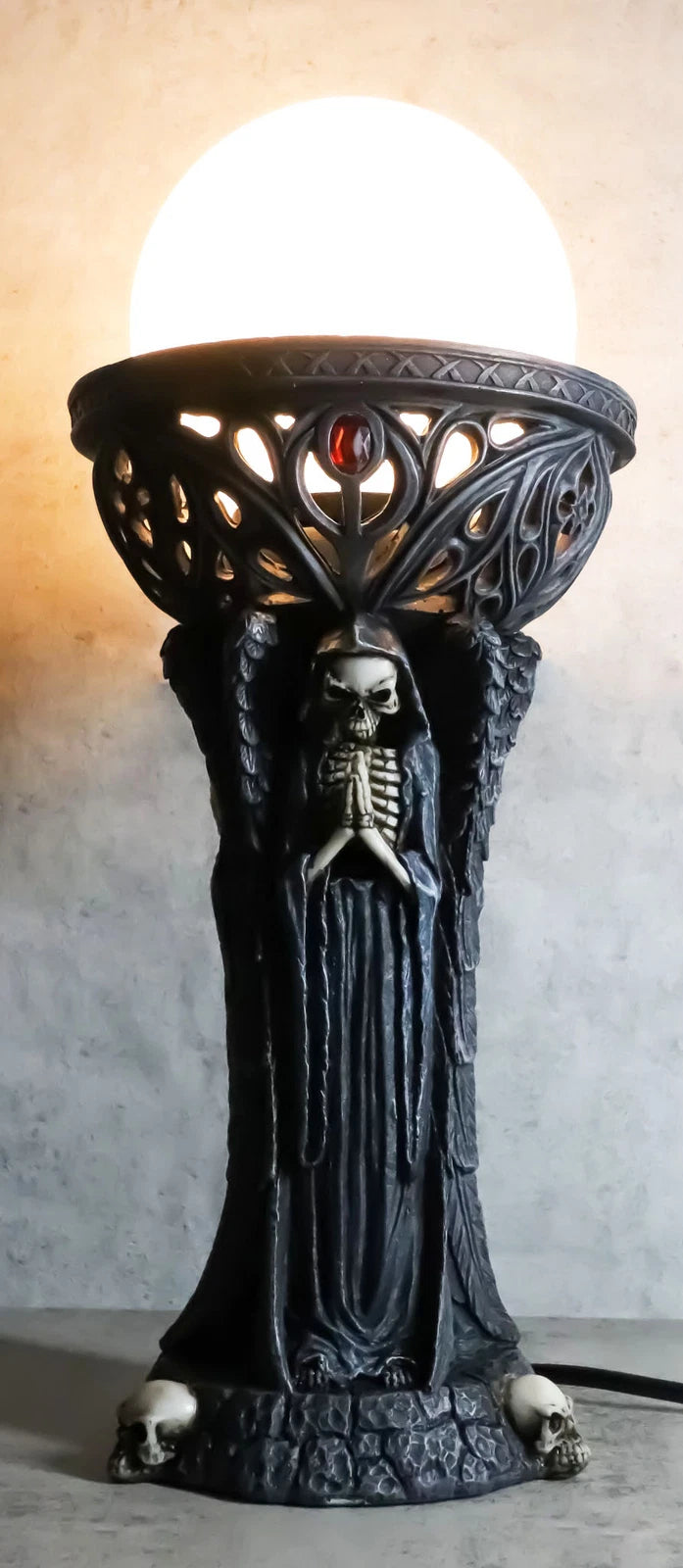 Lámpara de mesa escultural con esqueleto siniestro de la Parca, iluminación espantosa-2