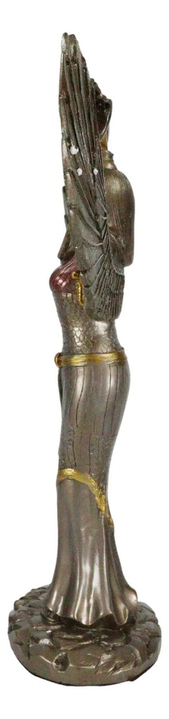 Escultura de Isis con alas abiertas, diosa de la magia y la naturaleza, temática egipcia-3