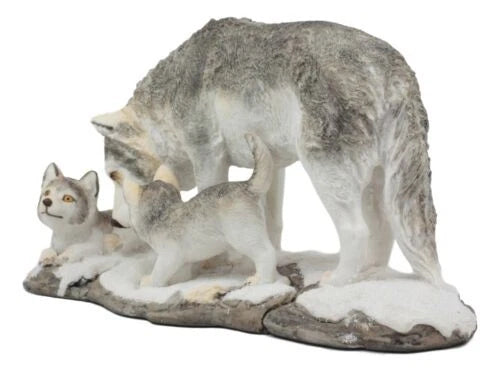 Estatua familiar de una loba de nieve invernal con sus crías, 24 cm de largo, de Habitantes del Crepúsculo-5