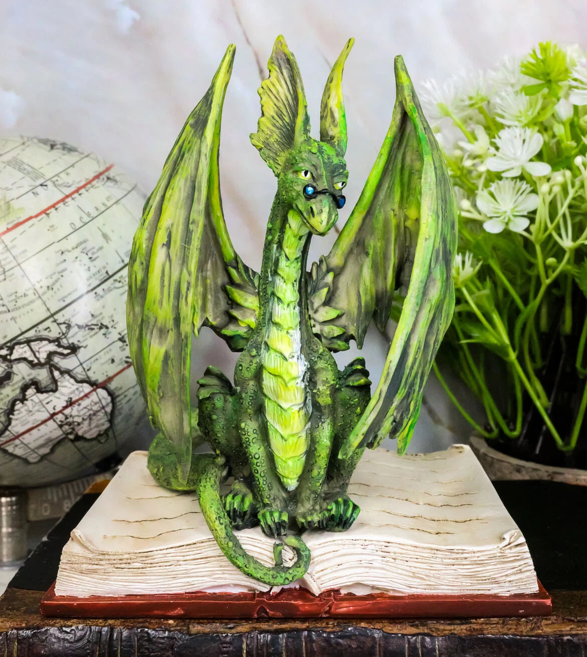 Figura decorativa del dragón de la bibliografía del libro de runas verdes de fantasía de Amy Brown -1