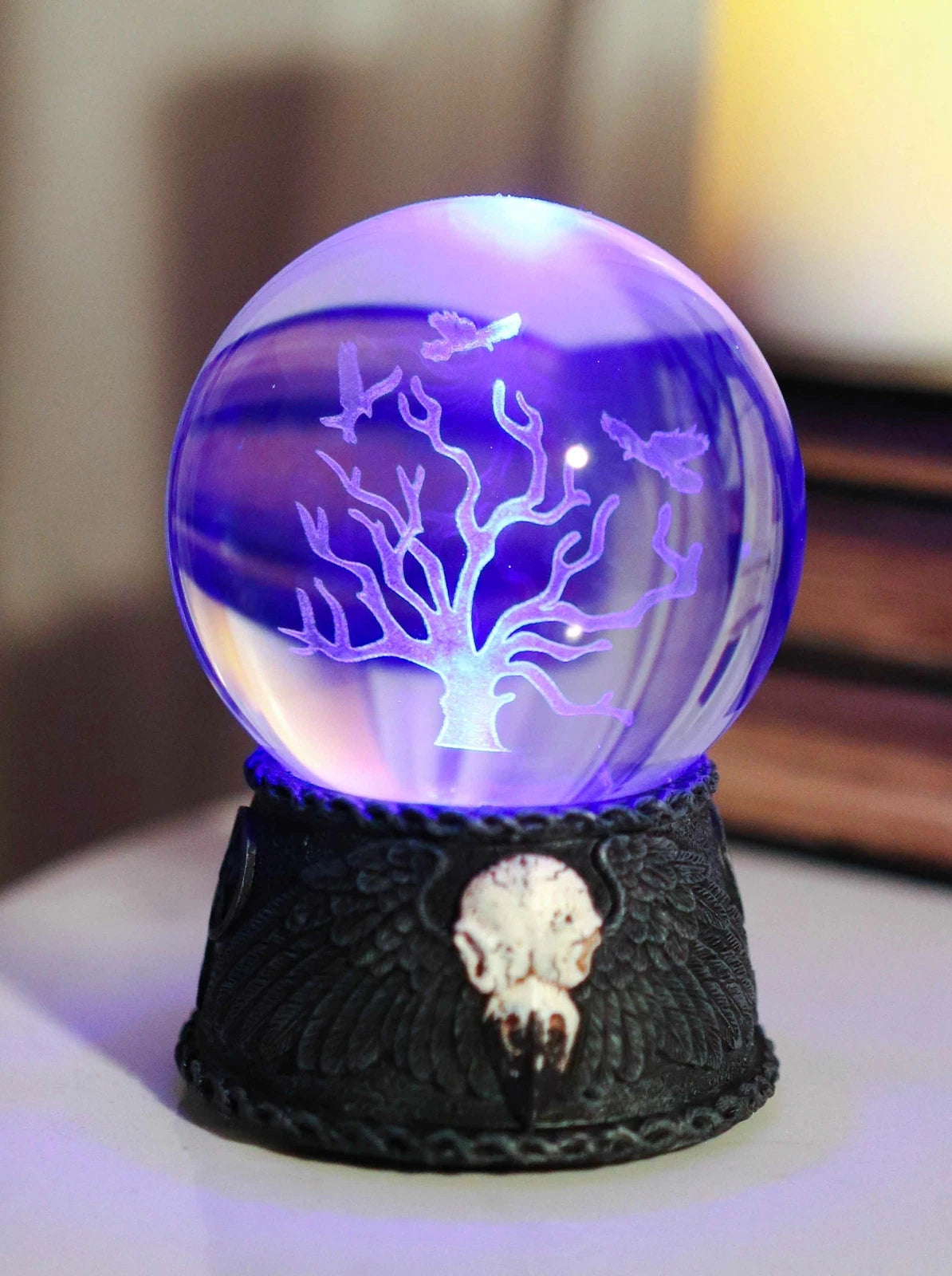 Figura de calavera de cuervo con pentagrama y esfera de cristal con luz LED que se marchita-1