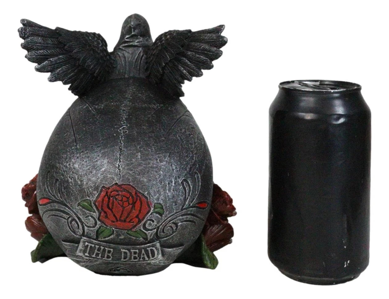 Figura de ángel de la muerte con esqueleto de la Parca rezando sobre una calavera tribal con rosas rojas-4