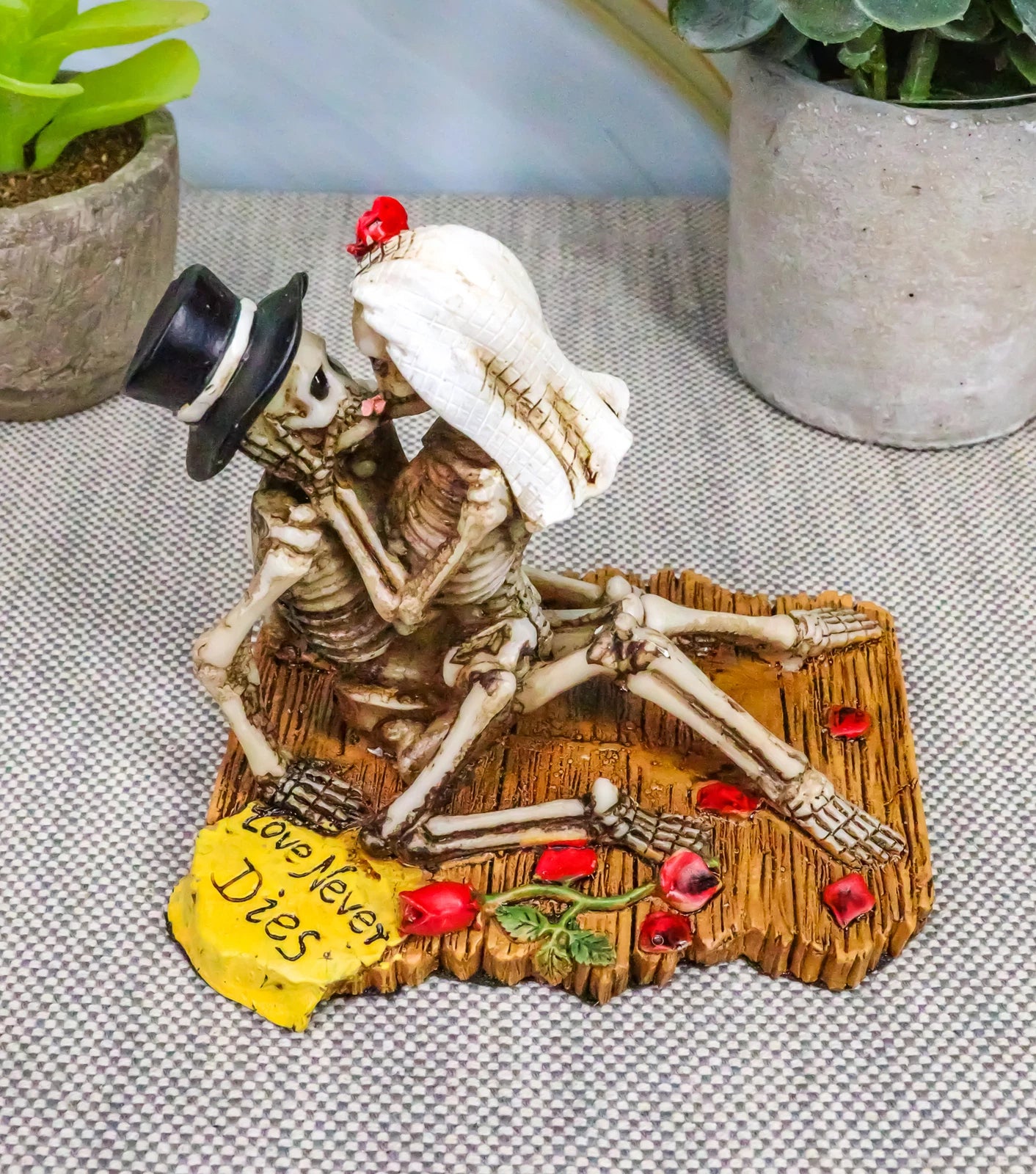 Love Never Dies Castaway Wedding Skeleton Couple Kissing Statue 3.75"H-5