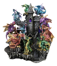 Juego de 12 mini dragones medievales coloridos en la montaña del castillo de Stonewall.-6