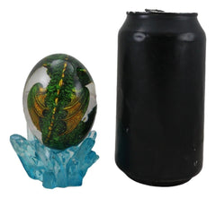 Huevo de dragón verde en vidrio acrílico con cristales de agua y bases de roca de lava LED.-4