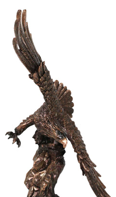 Figura de bronce galvanizado con base de águila en vuelo de Alas de Gloria-4