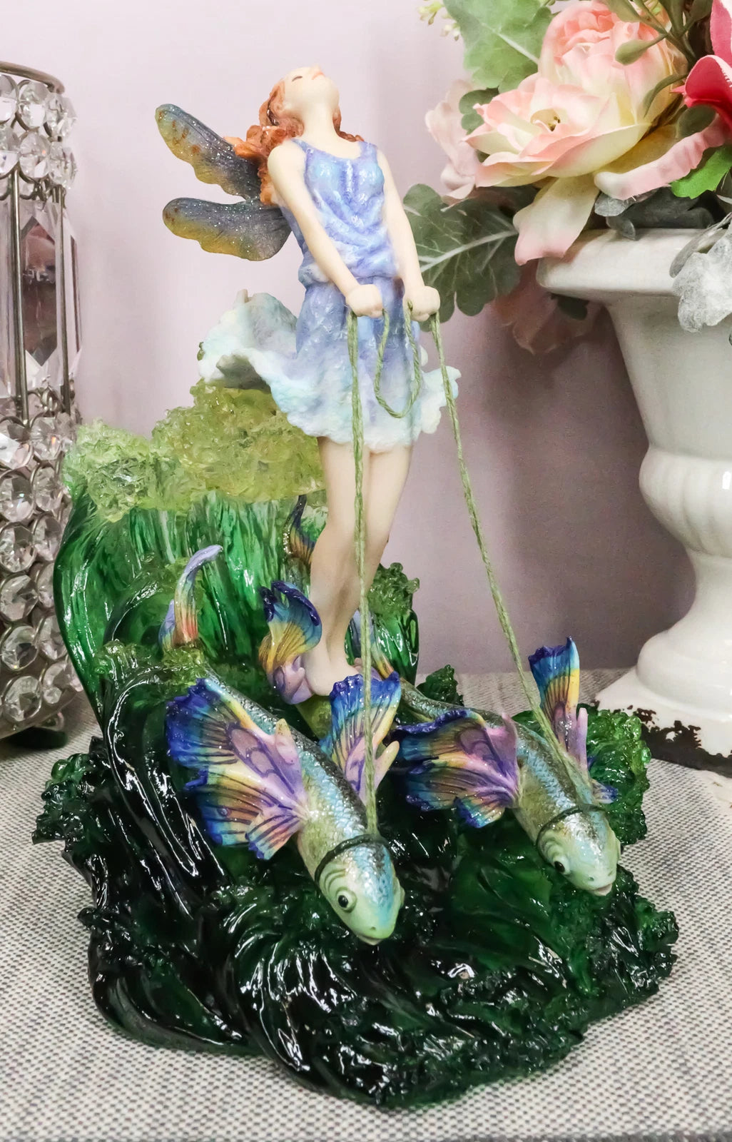 Estatua de pared de Josephine, el sueño del surfista, hada del océano montando un carro de peces arcoíris-1