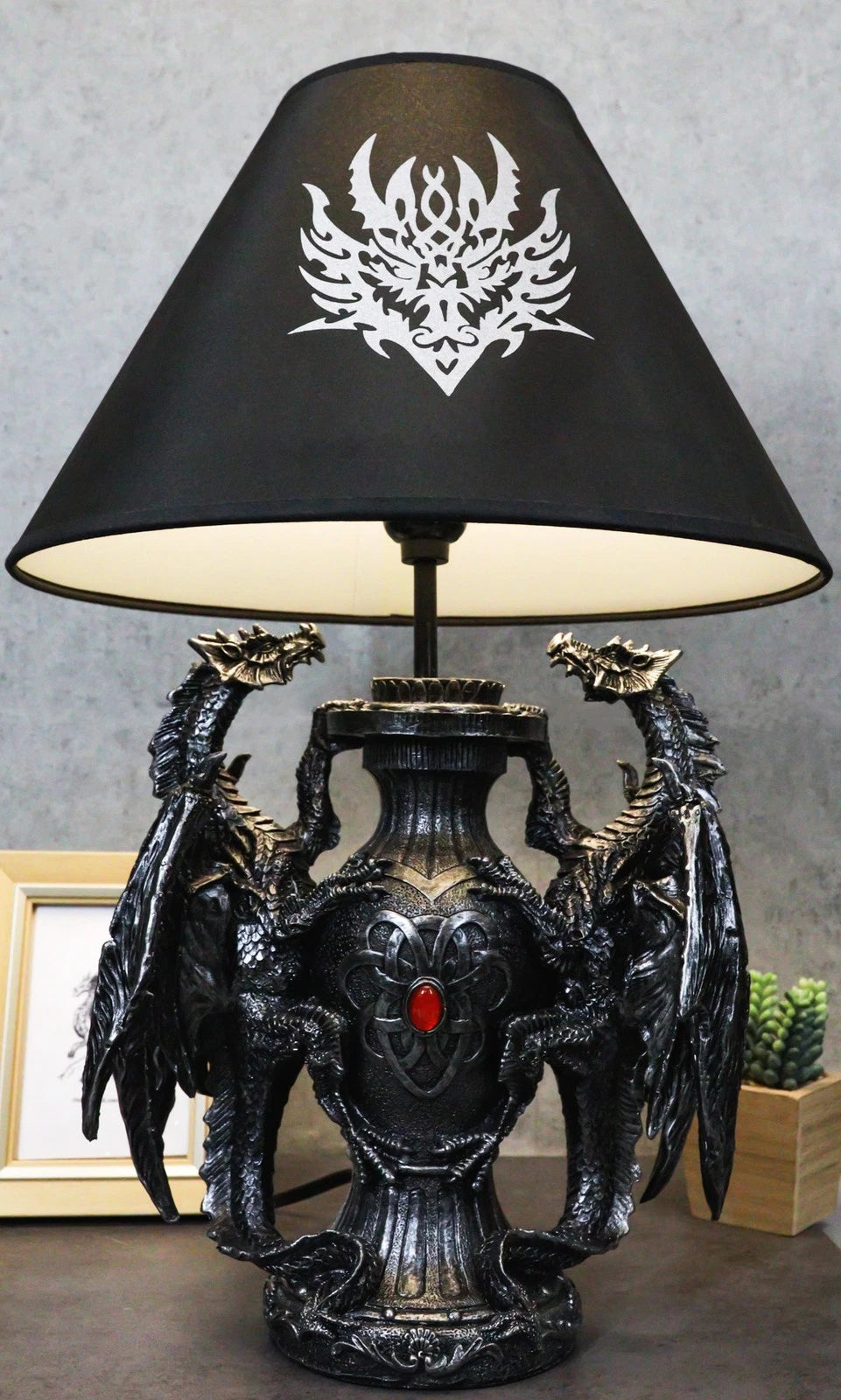 Lámpara de mesa de escritorio con diseño de dragón doble trepador gótico, estatua decorativa y pantalla de 48 cm de alto-4