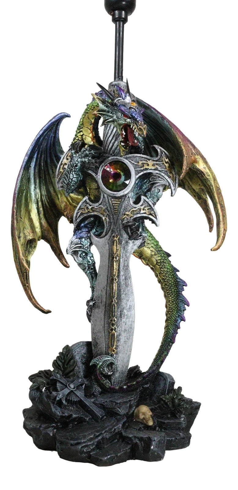 Lámpara de mesa con dragón verde dorado sosteniendo la espada Excalibur y un cristal en el cementerio.-4