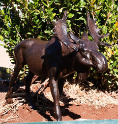 Figura de alce emperador de hierro fundido de 28 cm de largo, acabado en bronce-1