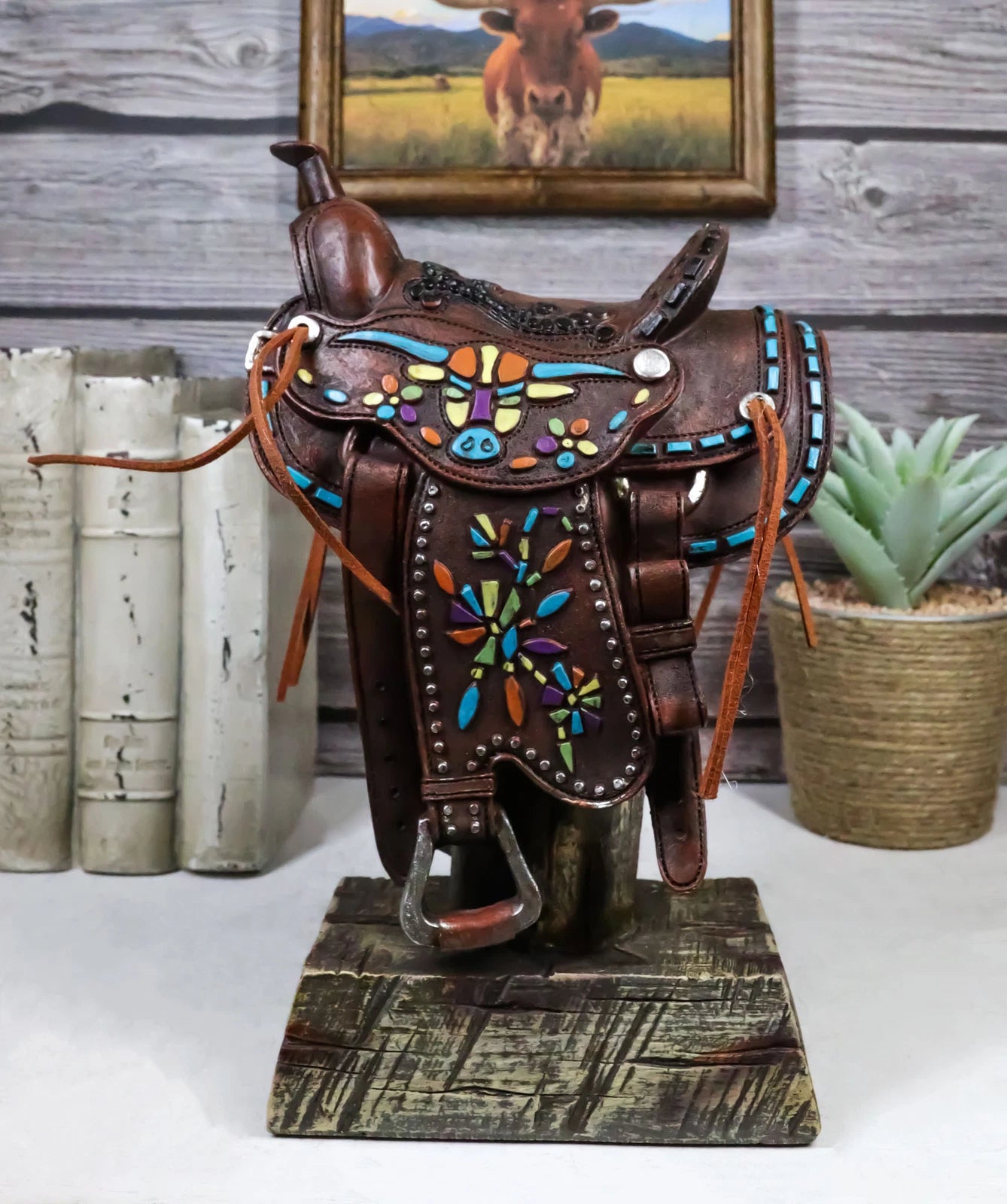 Figura de vaquero de cuero sintético estilo rústico occidental con diseño de vaca de cuernos largos-5