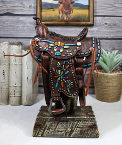 Figura de vaquero de cuero sintético estilo rústico occidental con diseño de vaca de cuernos largos-5