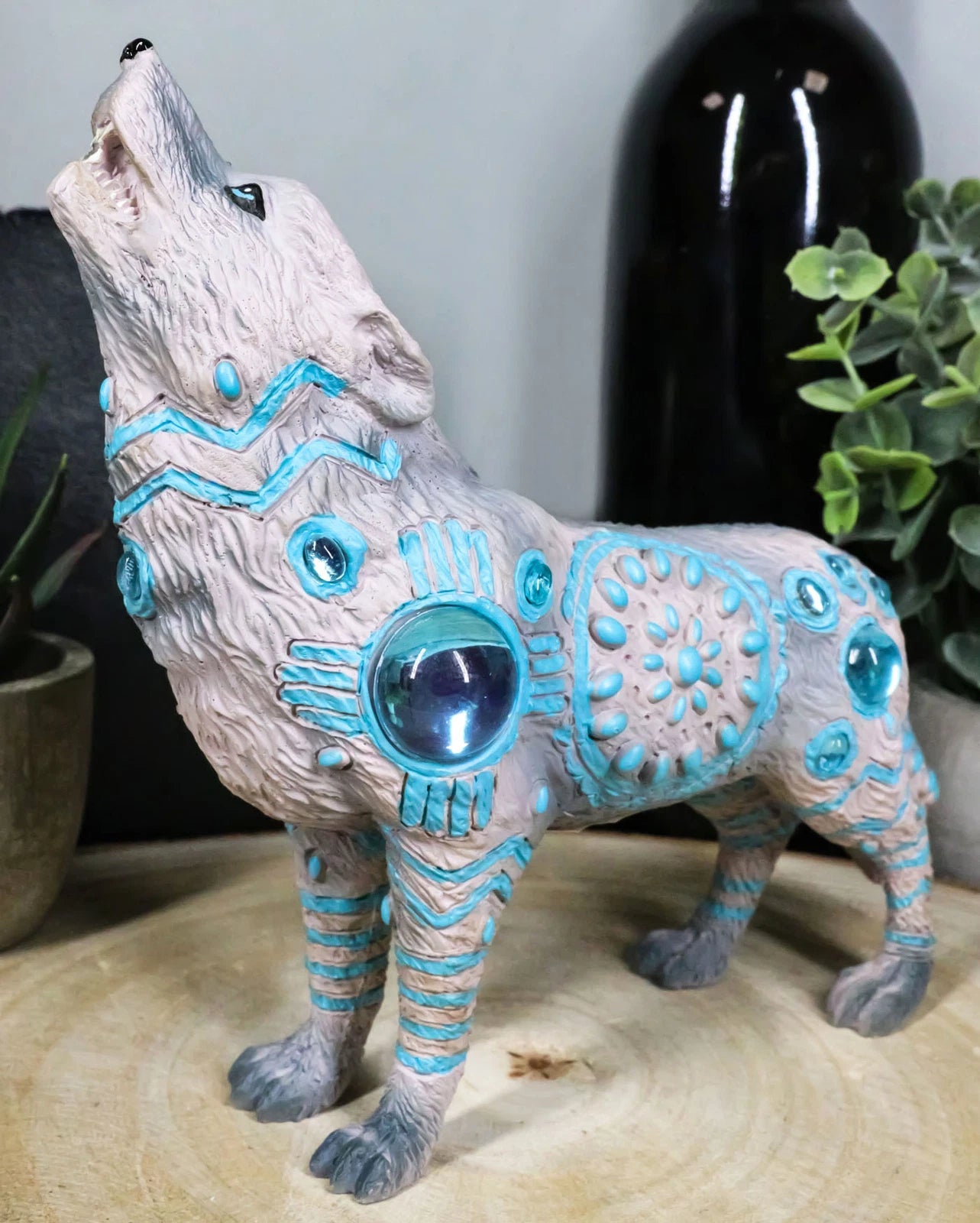 Figura de espíritu tótem tribal nativo de los Cielos Turquesa, lobo de nieve aullando, 6,25" de largo
