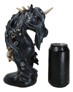 Busto de caballo unicornio negro macabro con huesos de esqueleto y calaveras-7