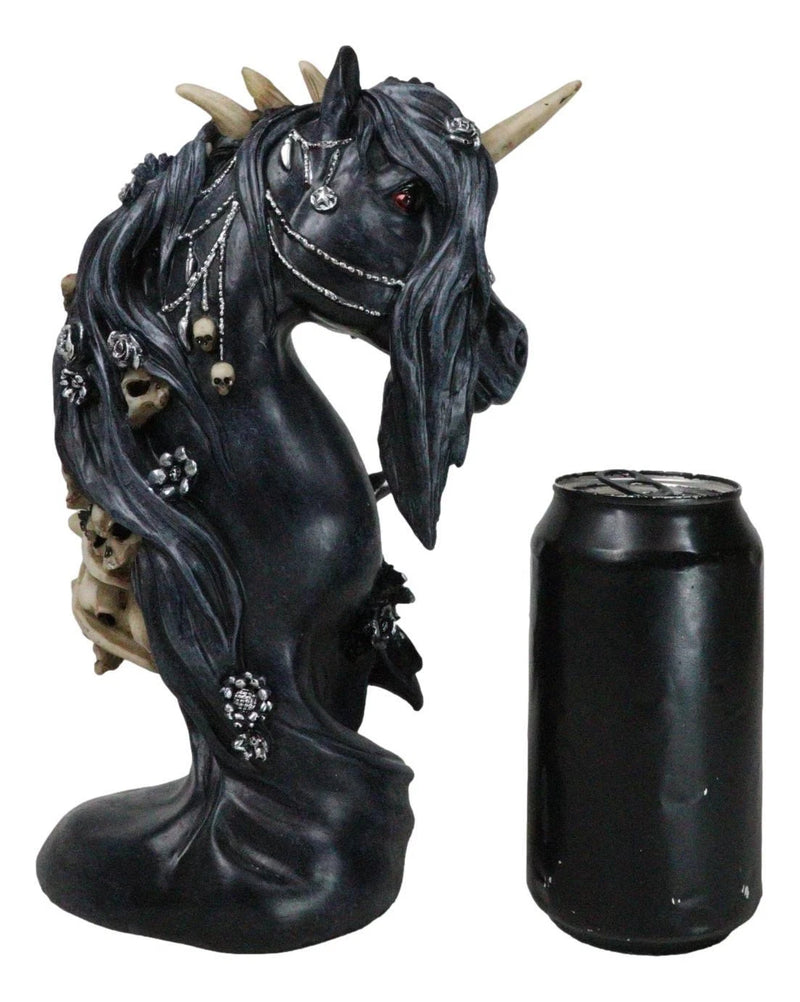 Busto de caballo unicornio negro macabro con huesos de esqueleto y calaveras-7