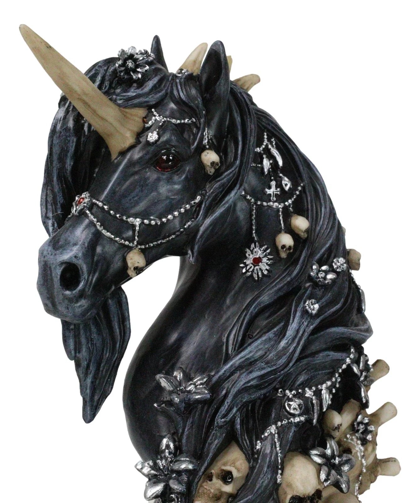 Busto de caballo unicornio negro macabro con huesos de esqueleto y calaveras-4