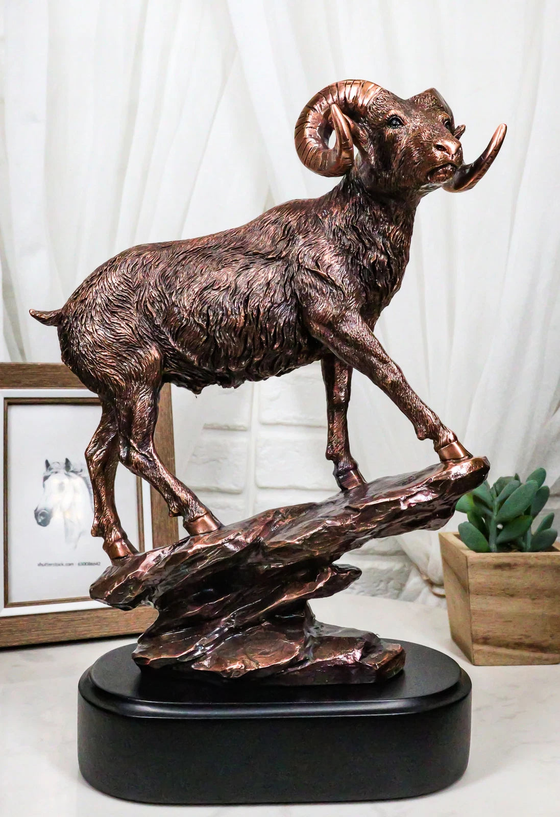 Taxidermia de animales salvajes: carnero cimarrón trepando sobre una roca inclinada, estatua de 30 cm de alto-8