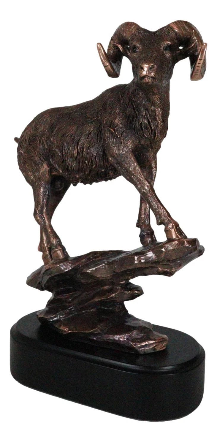 Taxidermia de animales salvajes: carnero cimarrón trepando sobre una roca inclinada, estatua de 30 cm de alto-7