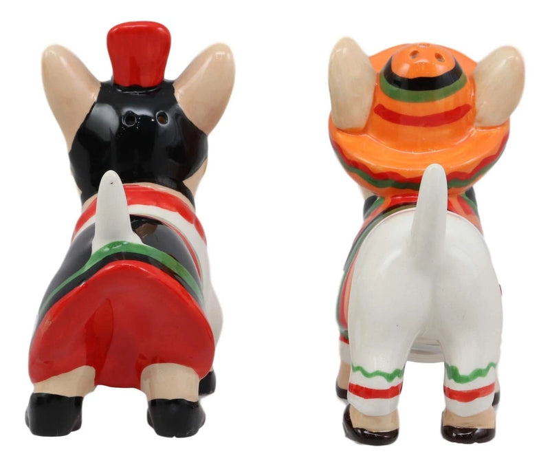 Salero y pimentero de cerámica con sombrero de chihuahua mexicano besándose-6