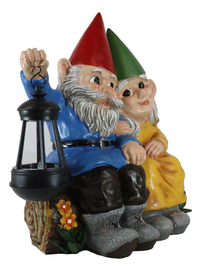 Estatua grande de gnomos de Sr. y Sra. en un tronco de árbol con luz LED solar, 34 cm de alto-6