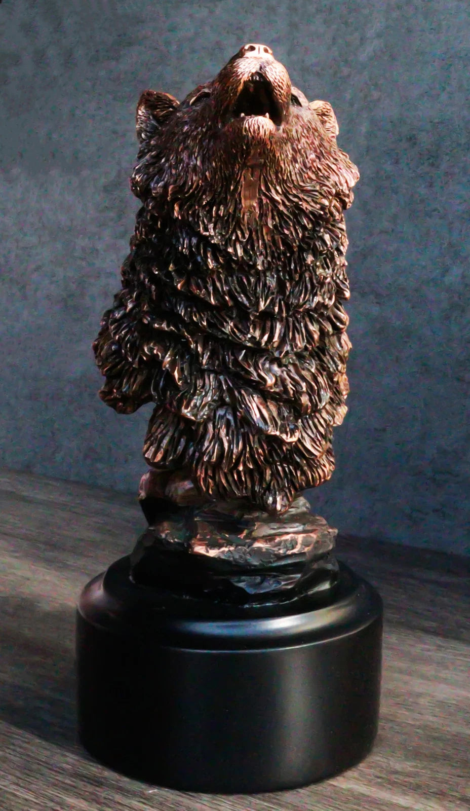 Busto de cabeza de lobo alfa aullando de Rustic Woodlands, figura de resina bronceada con base-7