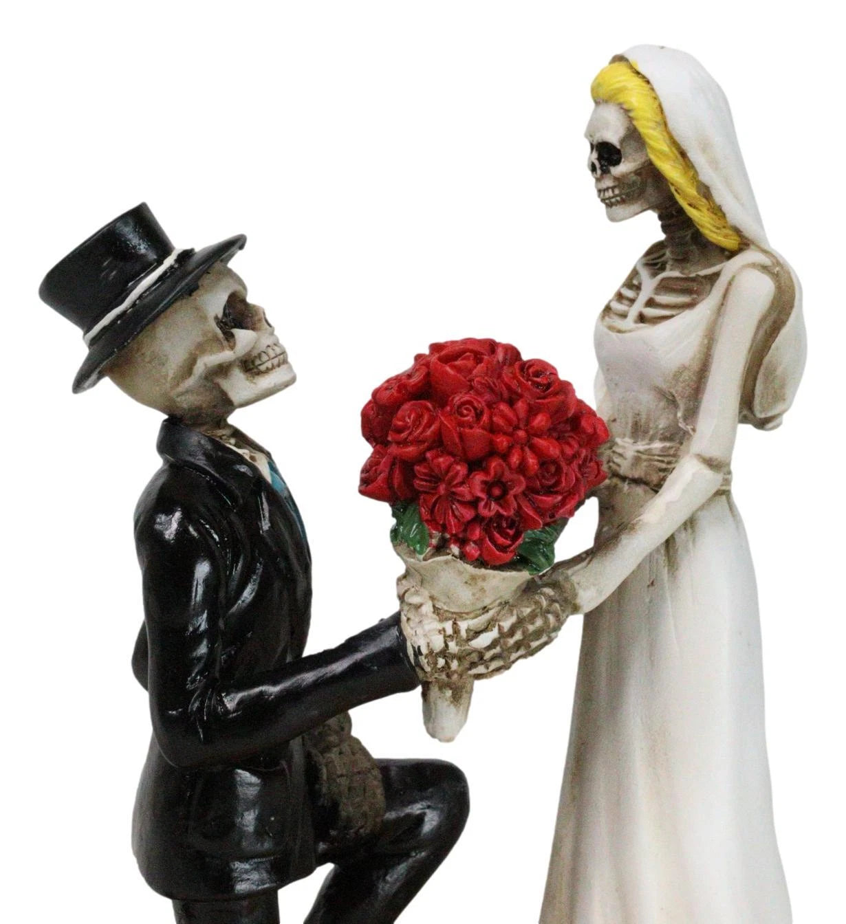 Figura decorativa para tarta de boda con esqueletos de novios y rosas "El amor nunca muere"-9