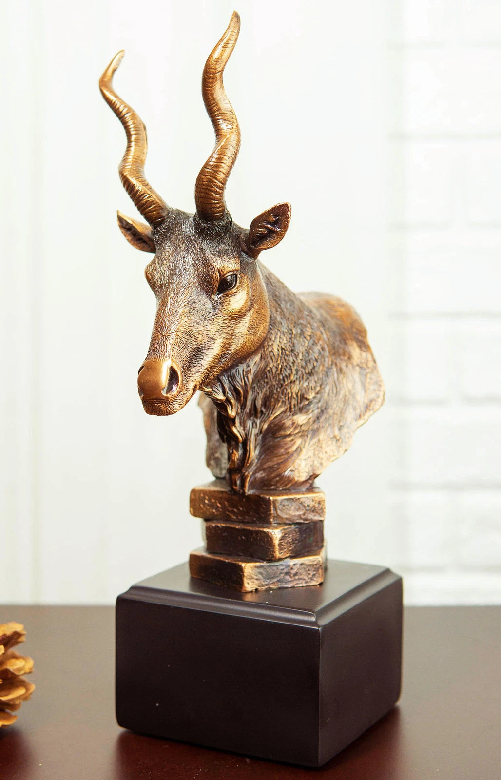 Estatua rústica de antílope kudu africano con acabado galvanizado en bronce y base.-10