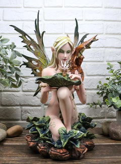 Estatua de hada tribal del bosque desnuda de 33 cm de alto alimentando a un dragón.-10