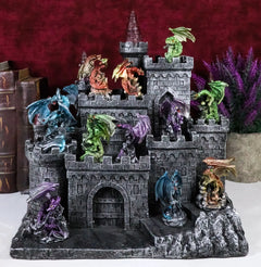 Estatuas de exhibición de mini dragones medievales custodiando el castillo de Desembarco del Rey-10