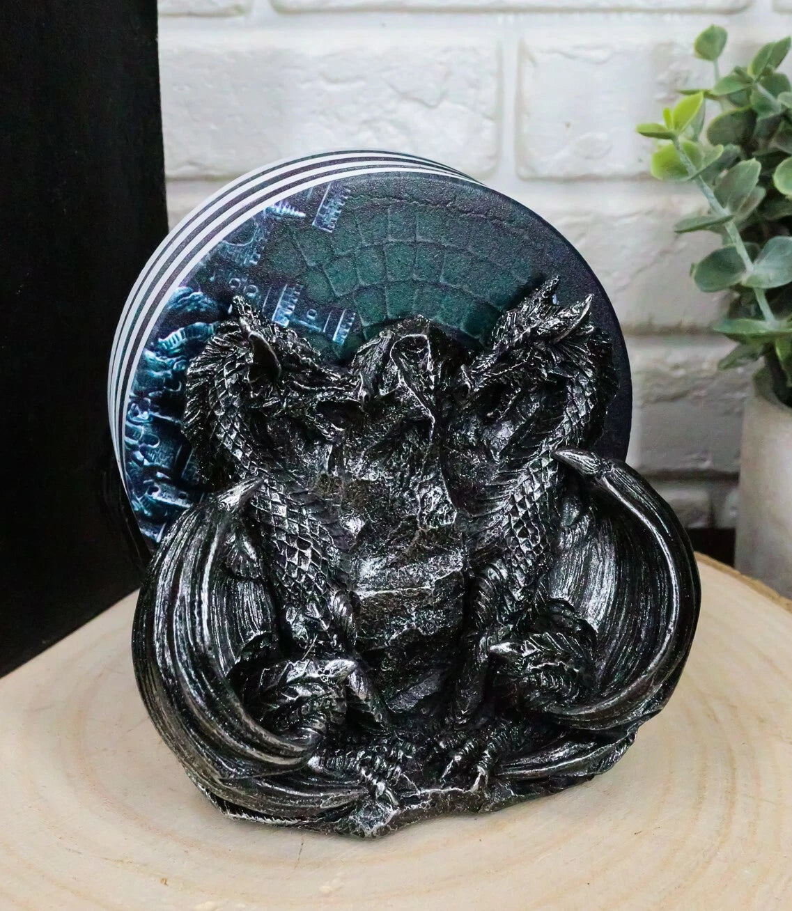 Posavasos con figura de fantasía de dragón de fuego gigante de los cielos con dos dragones