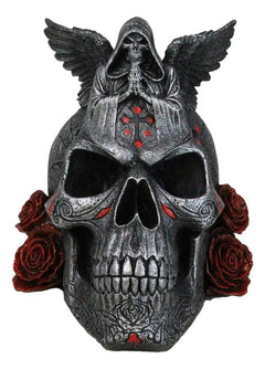 Figura de ángel de la muerte con esqueleto de la Parca rezando sobre una calavera tribal con rosas rojas-8