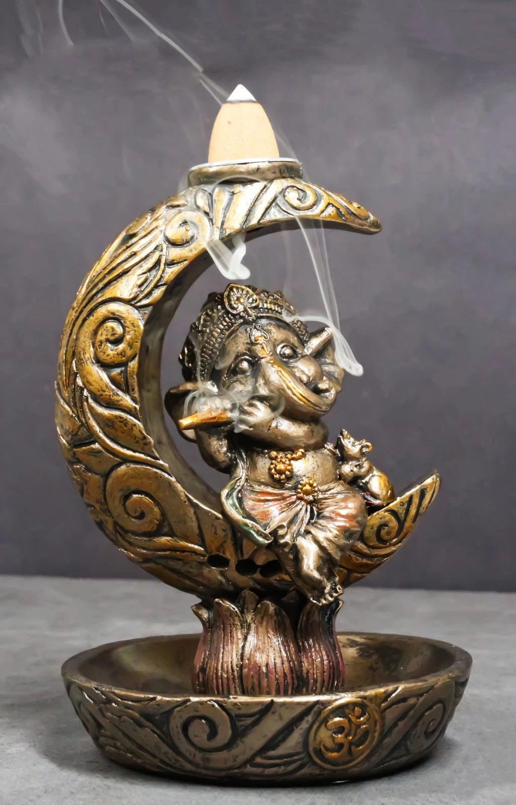 Quemador de incienso con reflujo de Ganesha, el dios hindú tocando la flauta en la luna creciente-1